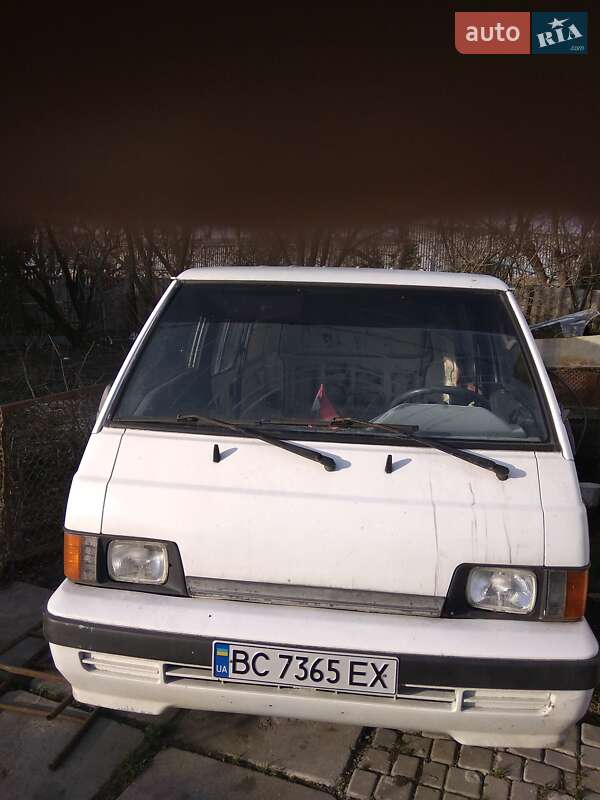 Вантажопасажирський фургон Mitsubishi L 300 1992 в Львові фото 2 Вантажопасажирський фургон Mitsubishi L 300 1992 в Львові