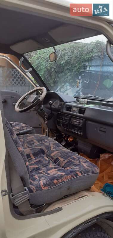 Минивэн Mitsubishi L 300 1988 в Черновцах