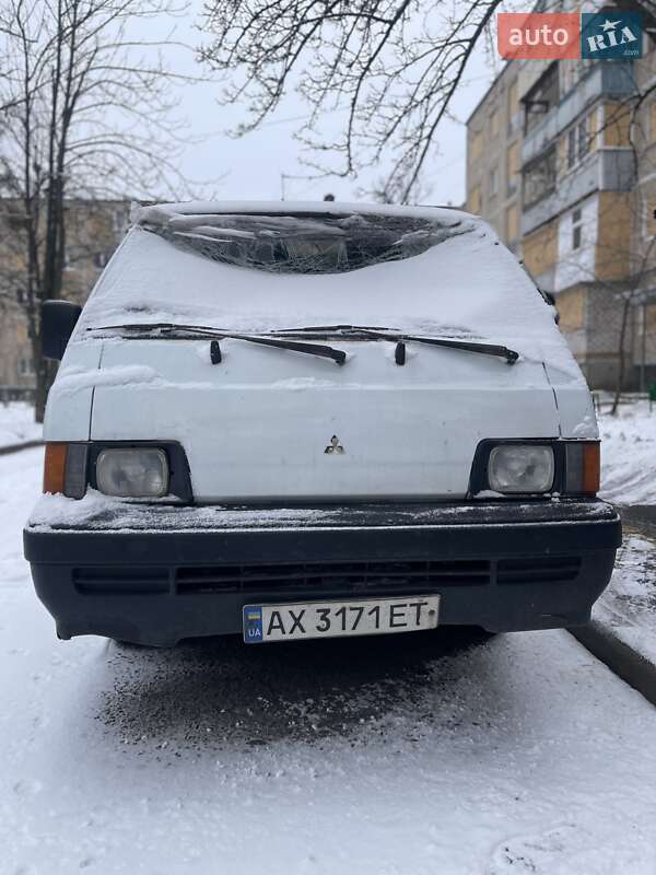 Минивэн Mitsubishi L 300 1990 в 