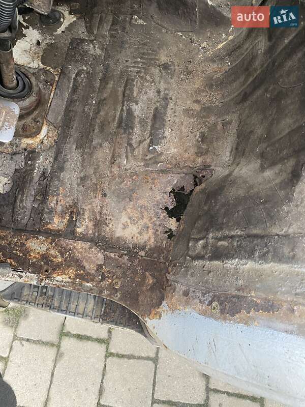 Вантажопасажирський фургон Mitsubishi L 300 1992 в Львові фото 8 Вантажопасажирський фургон Mitsubishi L 300 1992 в Львові