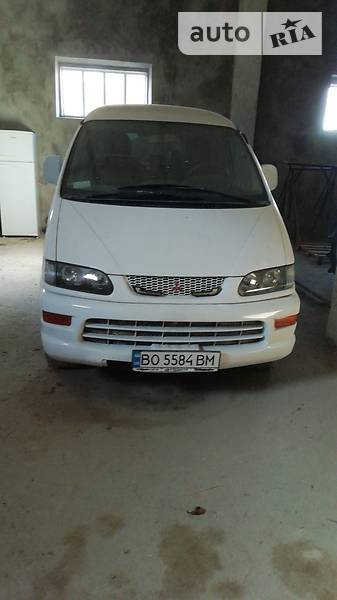Вантажопасажирський фургон Mitsubishi L 400 1999 в Чернівцях