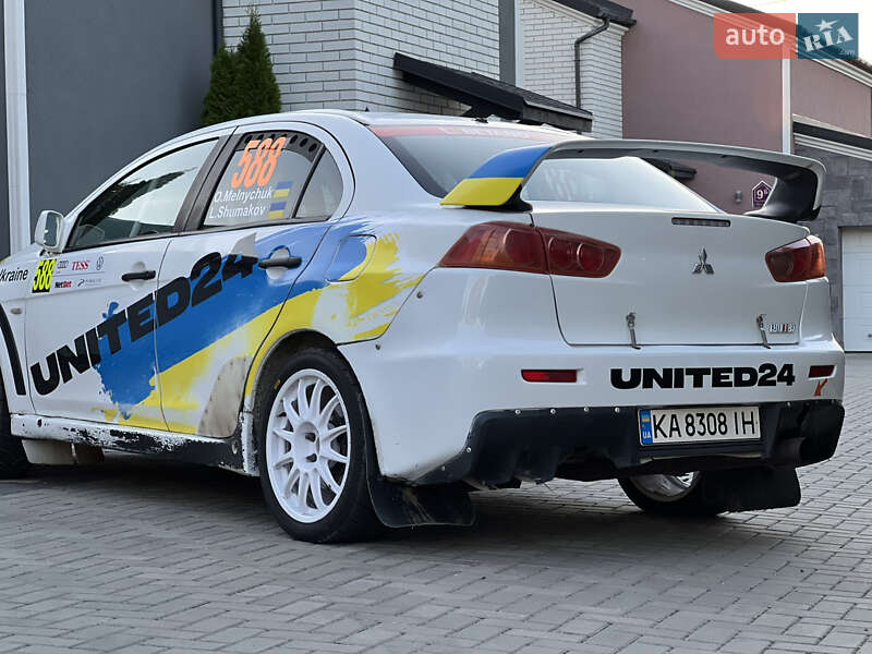 Седан Mitsubishi Lancer Evolution 2009 в Черновцах