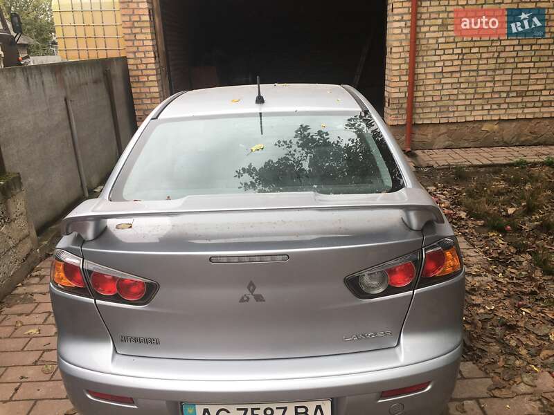 Седан Mitsubishi Lancer 2010 в Луцке