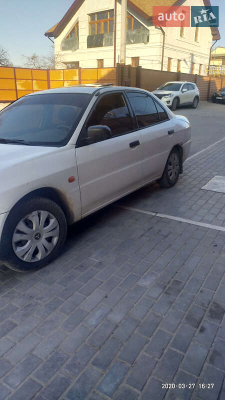 Седан Mitsubishi Lancer 1996 в Харькове