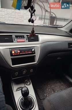 Седан Mitsubishi Lancer 2005 в Каменском