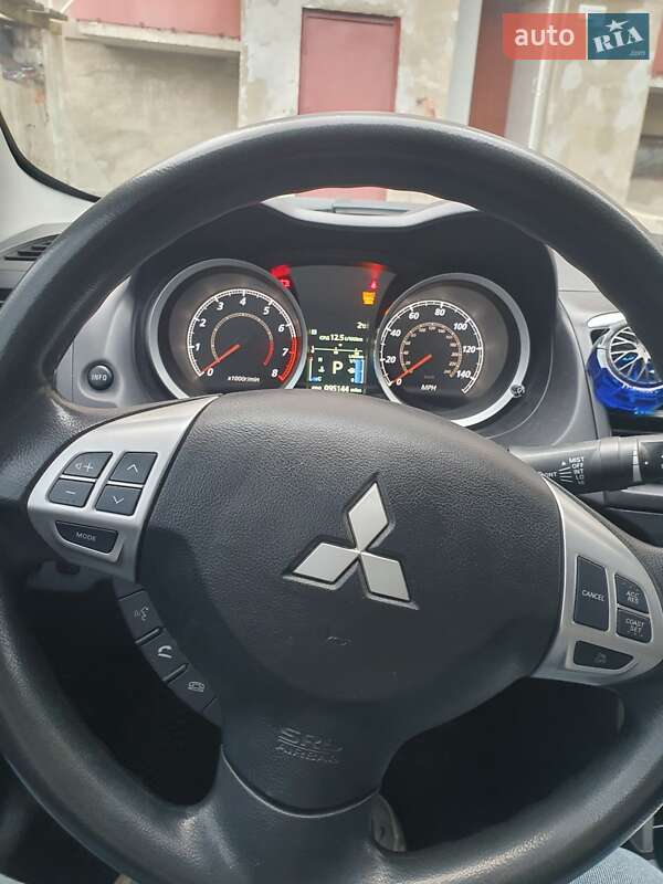 Седан Mitsubishi Lancer 2016 в Сарнах