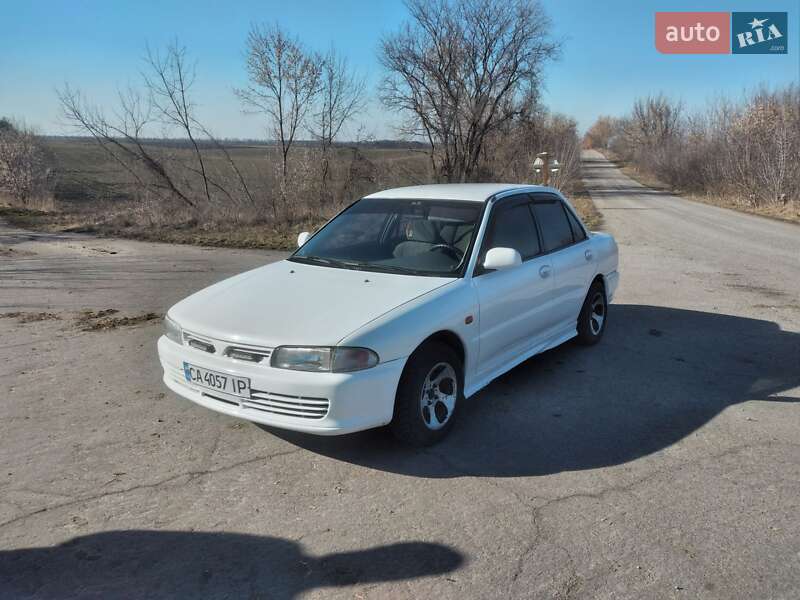 Седан Mitsubishi Lancer 1995 в Киеве фото 2 Седан Mitsubishi Lancer 1995 в Киеве