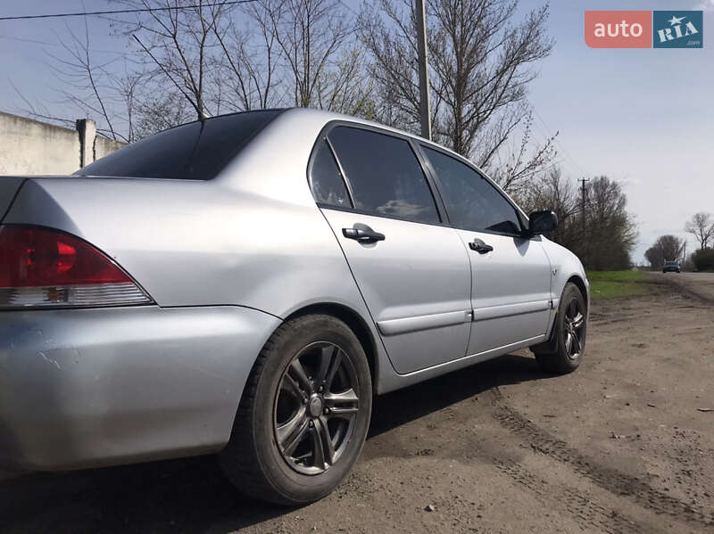 Седан Mitsubishi Lancer 2004 в Днепре