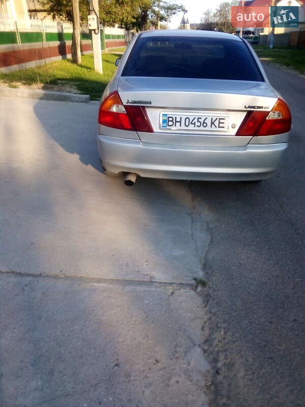 Седан Mitsubishi Lancer 1998 в Измаиле