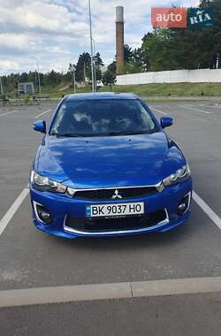 Седан Mitsubishi Lancer 2016 в Сарнах