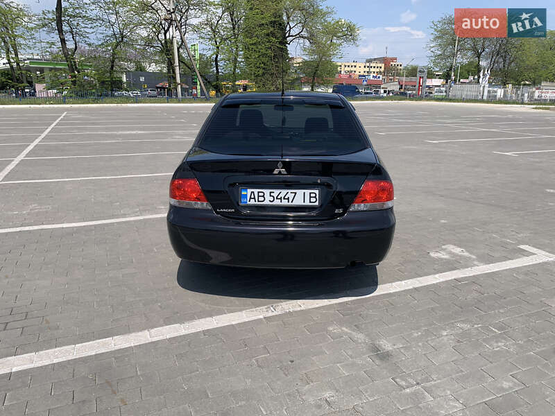 Седан Mitsubishi Lancer 2004 в Одессе