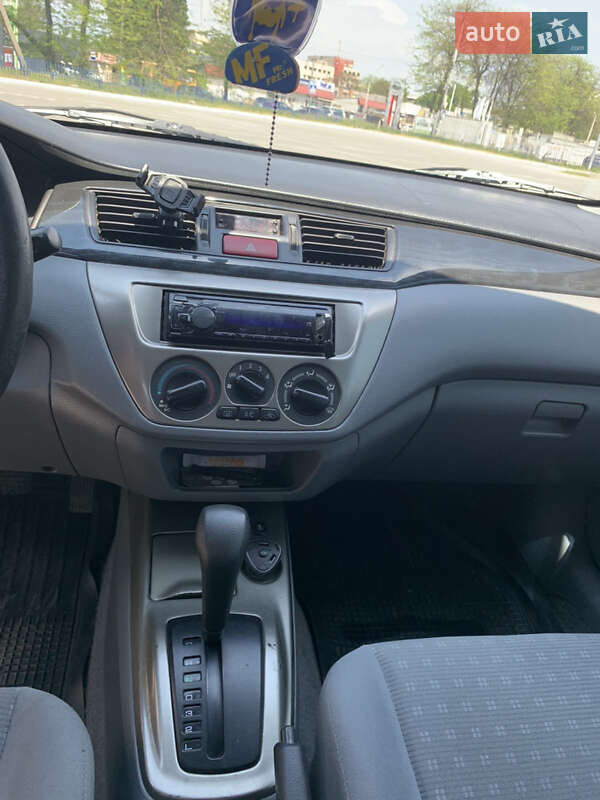 Седан Mitsubishi Lancer 2004 в Одессе