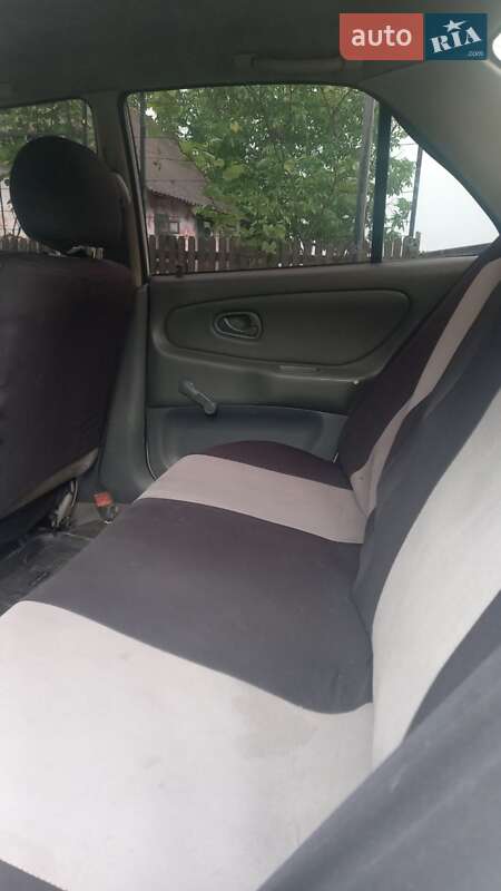 Седан Mitsubishi Lancer 1994 в Надворной