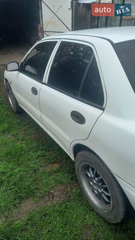 Седан Mitsubishi Lancer 1994 в Надворной