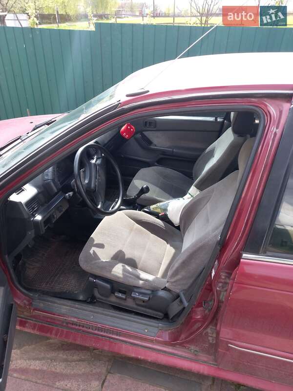 Седан Mitsubishi Lancer 1993 в Коростене