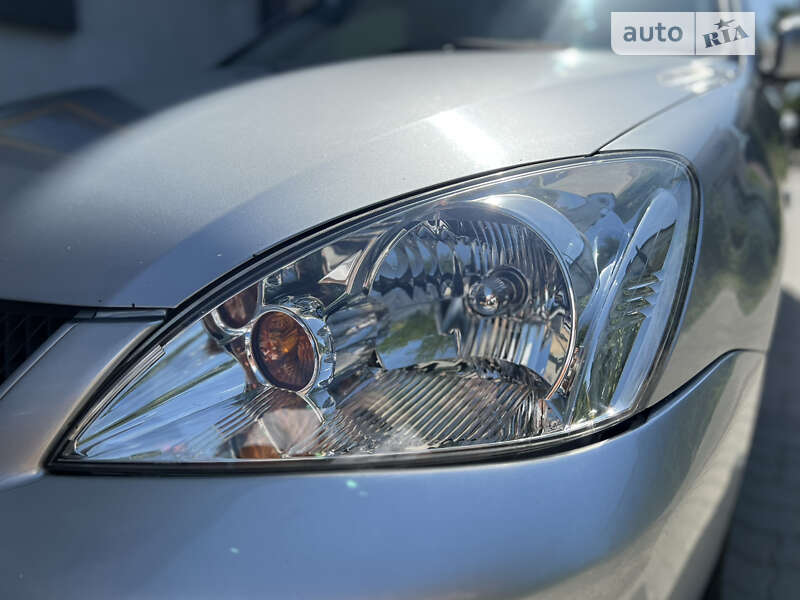 Седан Mitsubishi Lancer 2005 в Черновцах