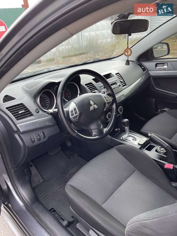 Седан Mitsubishi Lancer 2009 в Киеве