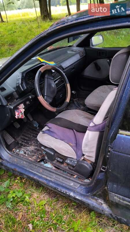 Седан Mitsubishi Lancer 1990 в Звягеле