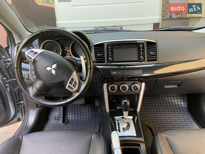 Седан Mitsubishi Lancer 2016 в Львове