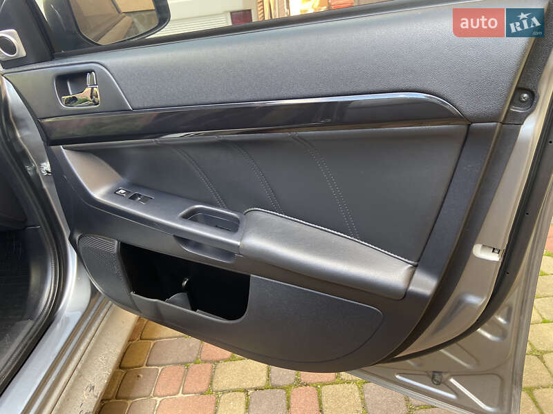 Седан Mitsubishi Lancer 2016 в Львове