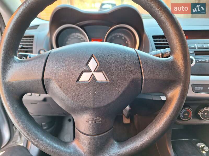 Седан Mitsubishi Lancer 2008 в Ромнах
