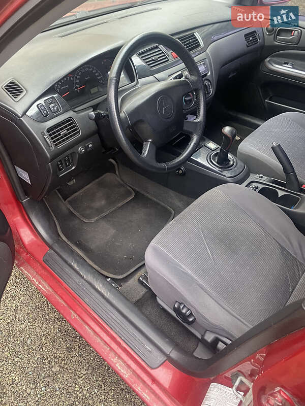Седан Mitsubishi Lancer 2004 в Никополе