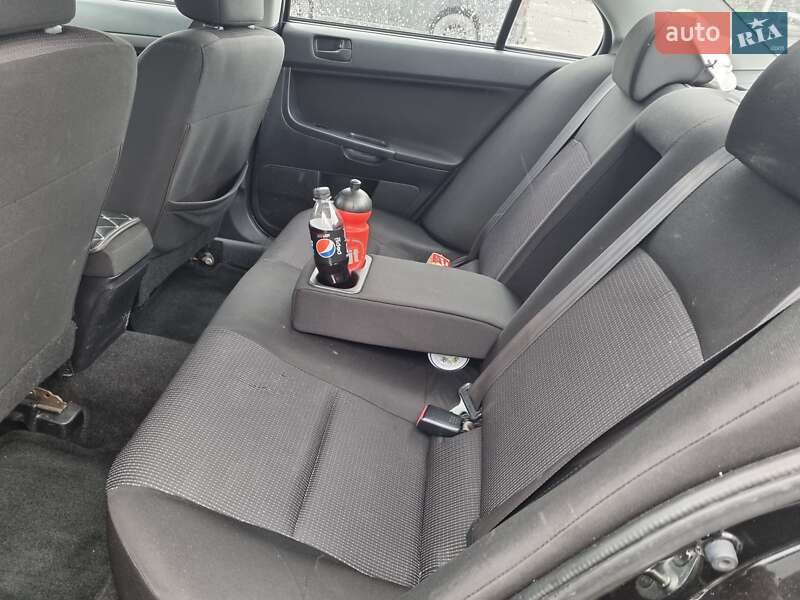 Седан Mitsubishi Lancer 2007 в Киеве