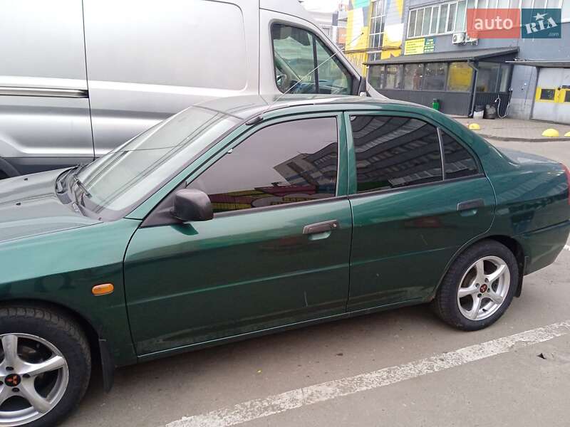 Седан Mitsubishi Lancer 2000 в Києві