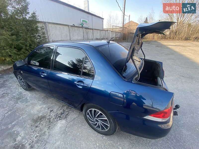 Седан Mitsubishi Lancer 2004 в Львове фото 9 Седан Mitsubishi Lancer 2004 в Львове