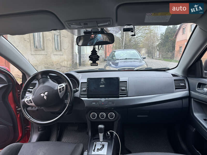 Седан Mitsubishi Lancer 2010 в Берегово