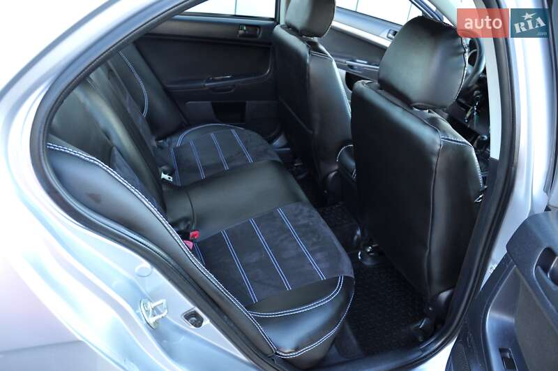 Седан Mitsubishi Lancer 2011 в Львове