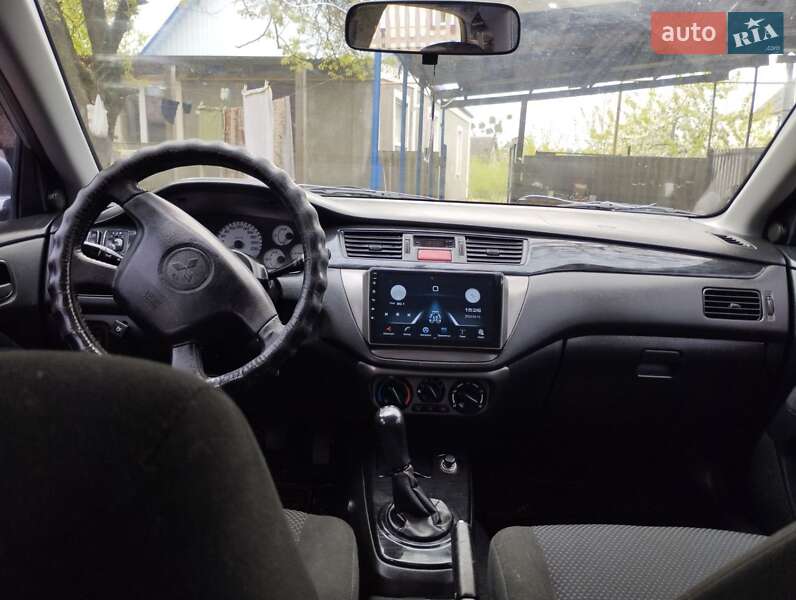 Седан Mitsubishi Lancer 2004 в Новомосковске фото 2 Седан Mitsubishi Lancer 2004 в Новомосковске