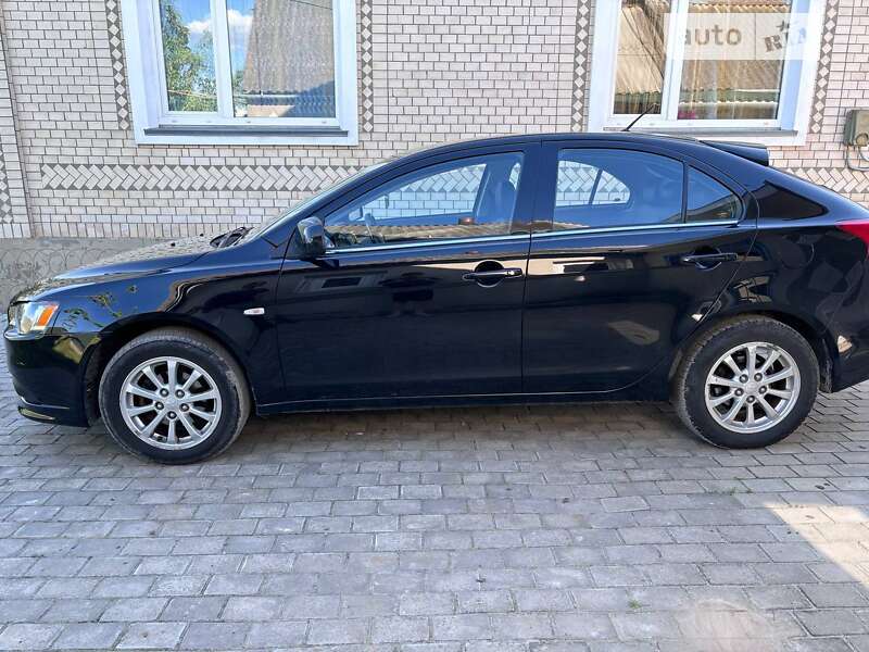 Хэтчбек Mitsubishi Lancer 2011 в Полонном