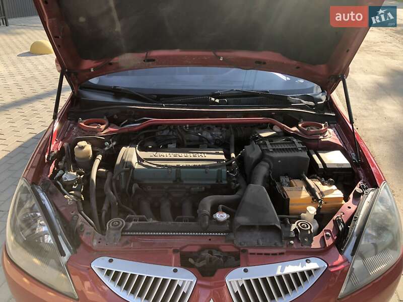 Седан Mitsubishi Lancer 2005 в Тростянце