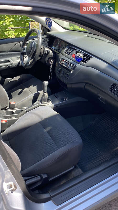 Седан Mitsubishi Lancer 2004 в Кам'янському