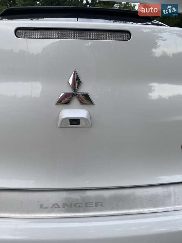 Седан Mitsubishi Lancer 2016 в Умани