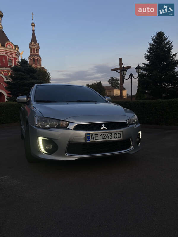 Седан Mitsubishi Lancer 2017 в Каменском