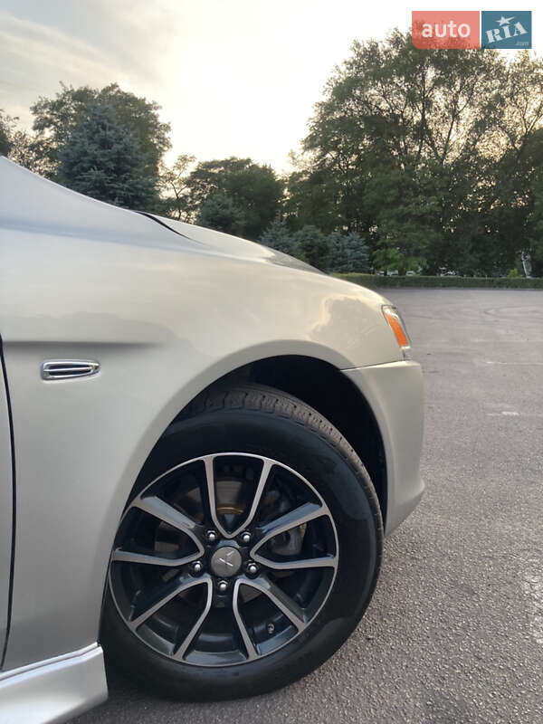 Седан Mitsubishi Lancer 2017 в Каменском