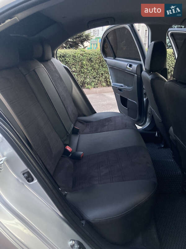 Седан Mitsubishi Lancer 2017 в Каменском