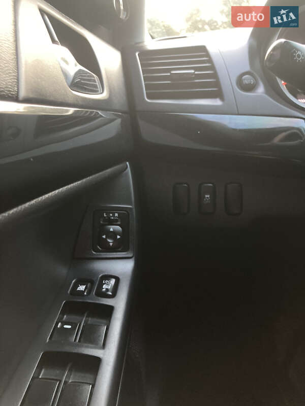 Седан Mitsubishi Lancer 2017 в Каменском