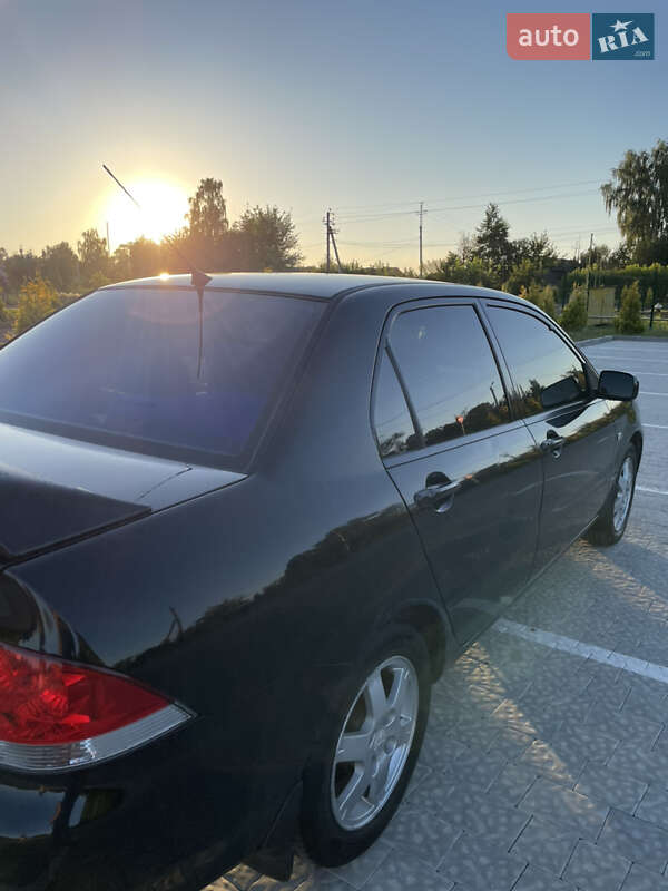 Седан Mitsubishi Lancer 2004 в Львові фото 8 Седан Mitsubishi Lancer 2004 в Львові