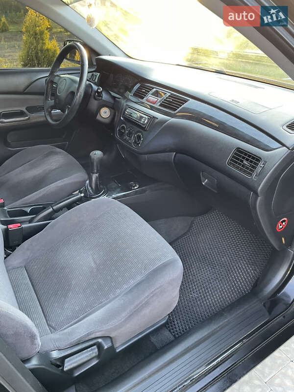 Седан Mitsubishi Lancer 2004 в Львові фото 13 Седан Mitsubishi Lancer 2004 в Львові