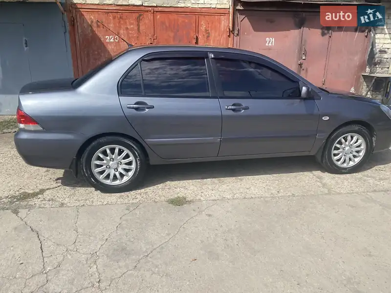 Mitsubishi Lancer