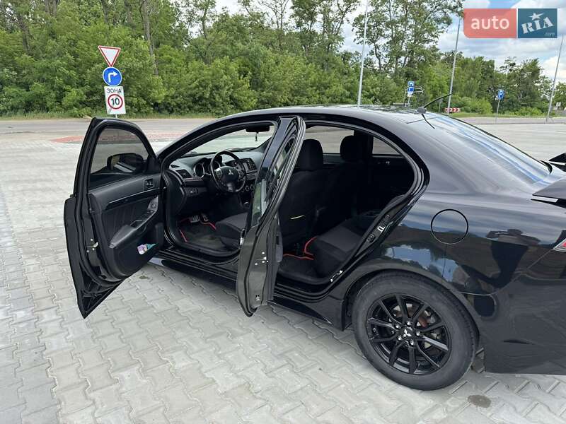 Седан Mitsubishi Lancer 2017 в Одесі