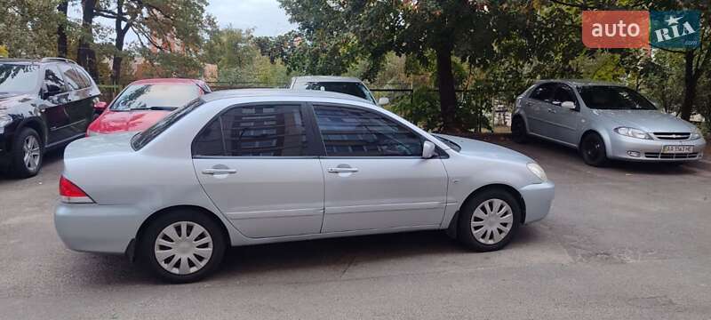Седан Mitsubishi Lancer 2007 в Киеве