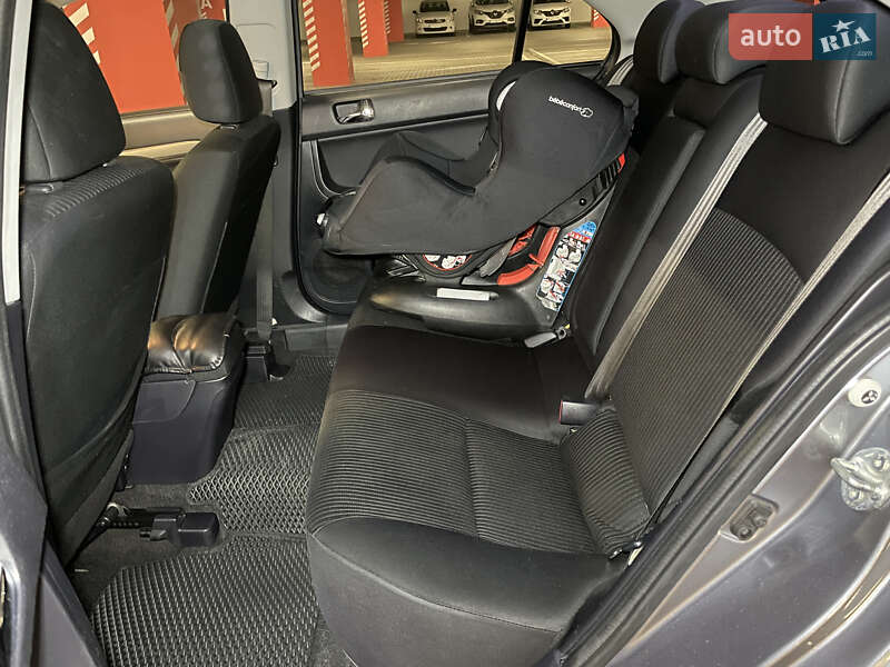 Седан Mitsubishi Lancer 2015 в Киеве фото 27 Седан Mitsubishi Lancer 2015 в Киеве