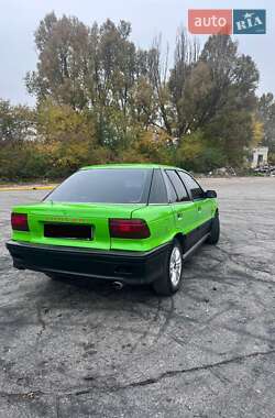 Лифтбек Mitsubishi Lancer 1993 в 