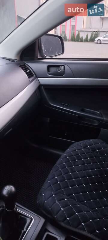 Седан Mitsubishi Lancer 2011 в Черновцах