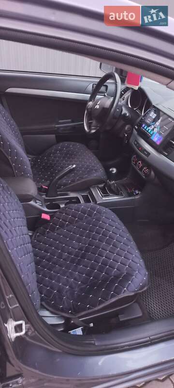 Седан Mitsubishi Lancer 2011 в Черновцах