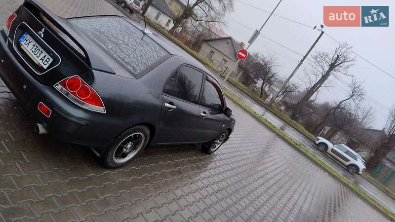 Седан Mitsubishi Lancer 2004 в Хмельницком